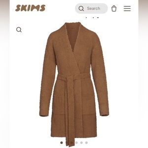 BNWOT* SKIMS COZY SHORT ROBE